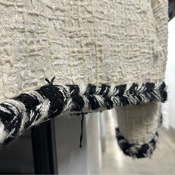 Chanel White Tweed Zip-Up Jacket 36 - Picture 16 of 16